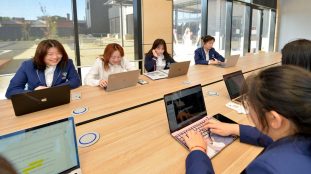 Review Biaya Kuliah dan Beasiswa Adelaide Education Group